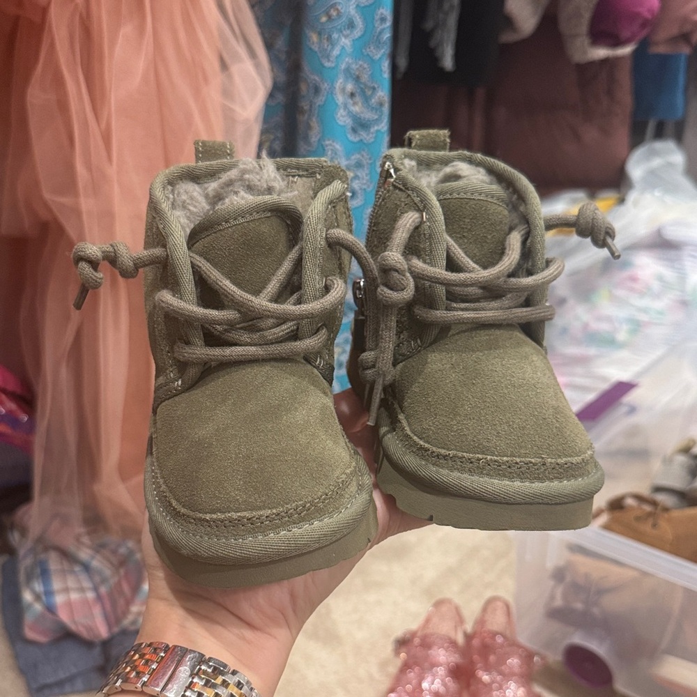 Moss green neumel II water proof boot sz toddler 7 Brand new without box